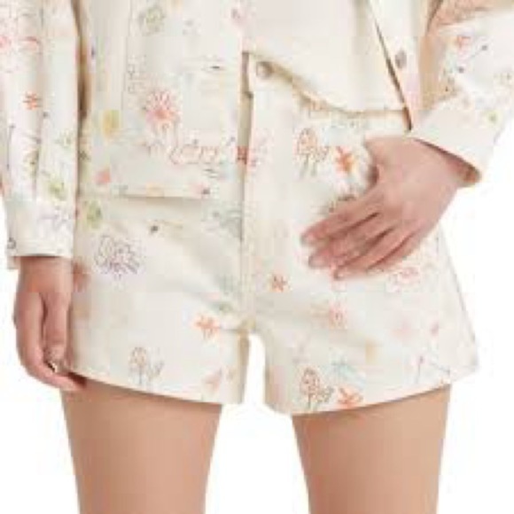 Woman’s Levi’s, Space Doodle Floral Print, High Waist Shorts - Picture 5 of 15